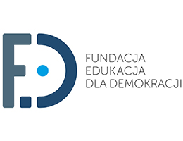 Logo Fundacji Edukacja dla Demokracji z niebieskimi literami i nazwą po prawej stronie.